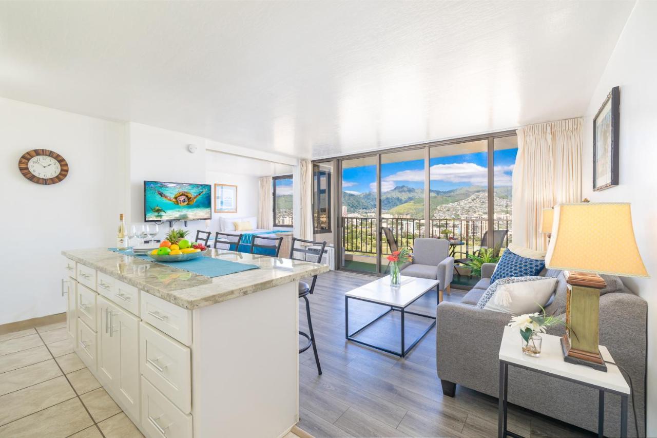 Waikiki Escapade Mountain Views Condo, Steps To Beach With Parking Perk ホノルル エクステリア 写真
