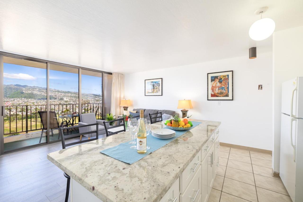 Waikiki Escapade Mountain Views Condo, Steps To Beach With Parking Perk ホノルル エクステリア 写真