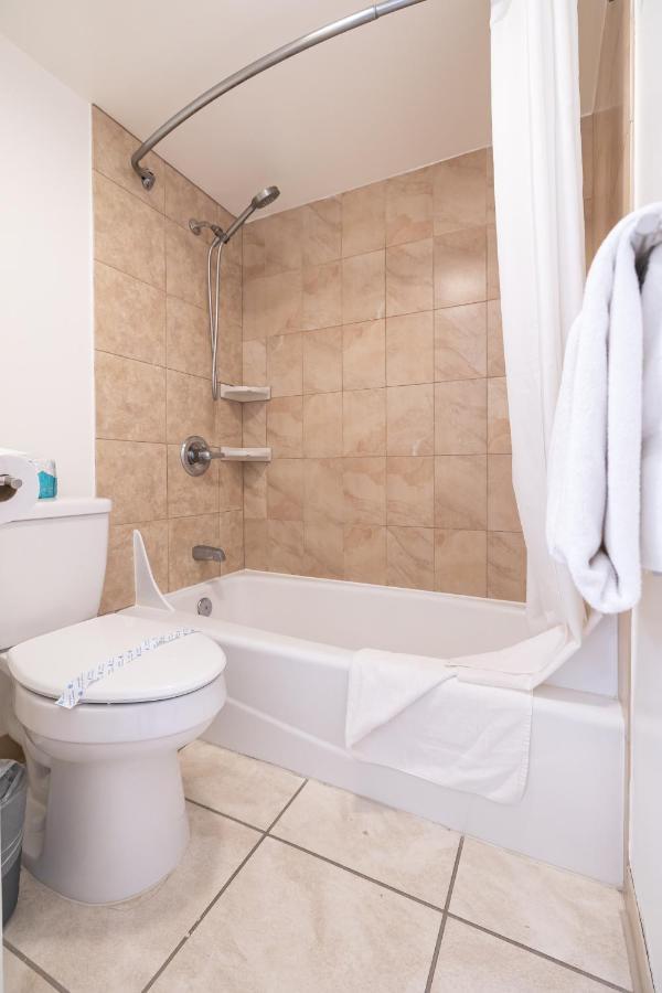 Waikiki Escapade Mountain Views Condo, Steps To Beach With Parking Perk ホノルル エクステリア 写真