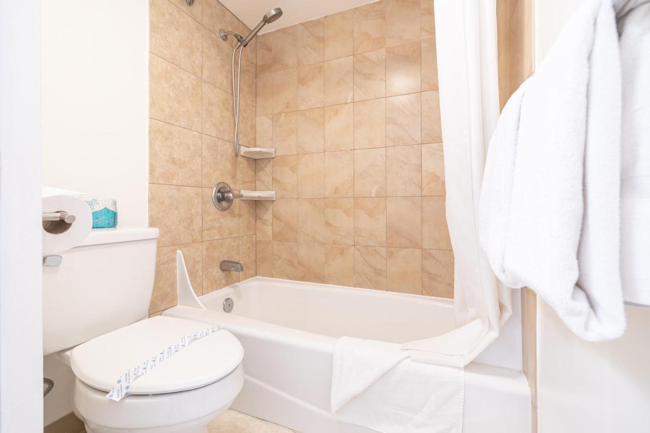 Waikiki Escapade Mountain Views Condo, Steps To Beach With Parking Perk ホノルル エクステリア 写真