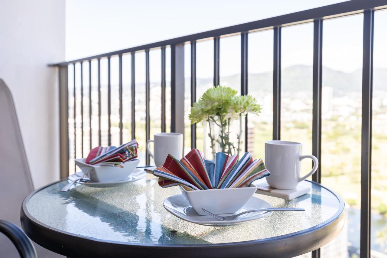 Waikiki Escapade Mountain Views Condo, Steps To Beach With Parking Perk ホノルル エクステリア 写真
