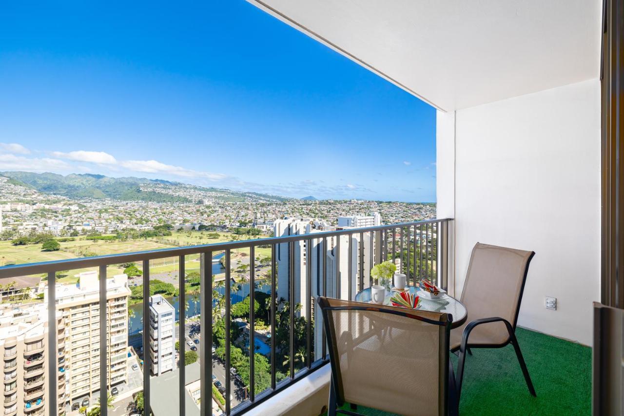 Waikiki Escapade Mountain Views Condo, Steps To Beach With Parking Perk ホノルル エクステリア 写真