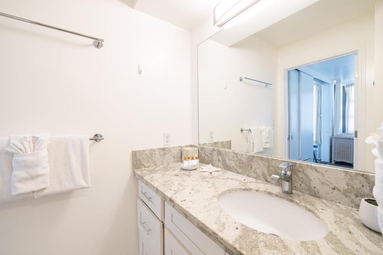 Waikiki Escapade Mountain Views Condo, Steps To Beach With Parking Perk ホノルル エクステリア 写真
