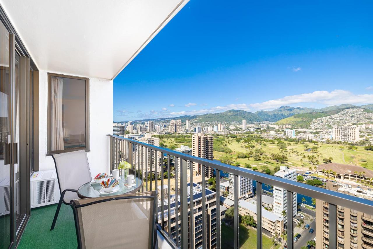 Waikiki Escapade Mountain Views Condo, Steps To Beach With Parking Perk ホノルル エクステリア 写真