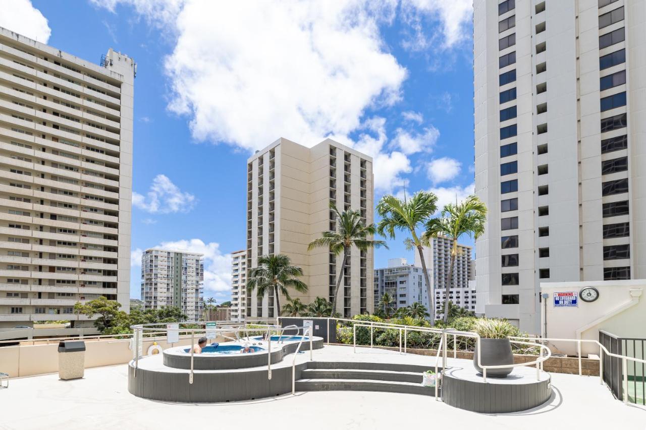 Waikiki Escapade Mountain Views Condo, Steps To Beach With Parking Perk ホノルル エクステリア 写真